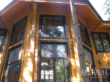 Панорамные деревянные окна в деревянном доме - второй свет